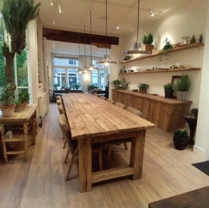 Mesa de comedor y barra de altura ajustable con manivela, de madera maciza de acacia industrial con acabado en nogal y borde natural, estilo rústico. - Product Image 2