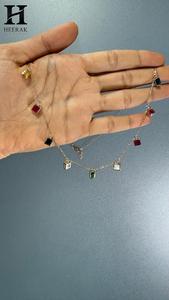 Collier chaîne de luxe multicolore avec breloques pendantes en pierres précieuses et serti arc-en-ciel pour femme - Product Image 2