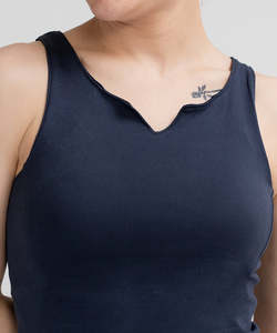 Camiseta sin mangas transpirable y sin costuras para mujer con cuello en V |   Camiseta Interior Básica Elástica Informal con Logotipo Frontal para Uso Diario - Product Image 1