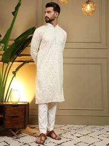 ชุดคุรตะผ้าฝ้ายคัดสรรคุณภาพสูง Vantara Men พร้อมงานปักลายดั้งเดิมและงานกระจกตกแต่ง และกางเกงชูดิดาร์ผ้าฝ้ายผสมสำหรับงานเทศกาล - Product Image 6