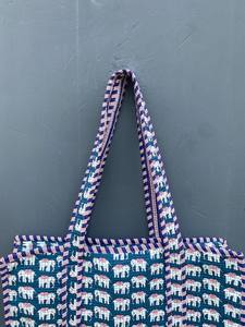 Bolso de mano portátil de algodón Kantha acolchado hecho a mano con cremallera, personalizable, grande, estilo bohemio, para playa, viaje, compras, con interior bordado - Product Image 4