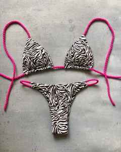 Ensemble de bikini personnalisable avec micro-soutien-gorge, motifs à carreaux, fruits, animaux et unis, décorations en strass et dentelle, logo sur la taille avant - Product Image 1