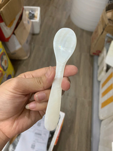 ช้อนเปลือกหอยมุกสลักลายตามสั่ง ทำด้วยมือ ของขวัญจากเปลือกหอยธรรมชาติ - Product Image 5