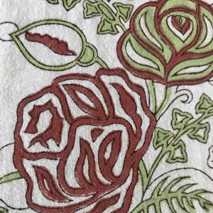 Tissu en coton imprimé à la main – Motif floral vintage bouquet de roses |   Bordeaux et vert olive |   Textile indien fait main - Product Image 1