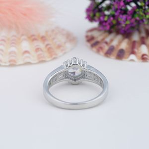 Anillo de Boda Ovalado de Plata de Ley S925 Chapado en Oro de 14K con Zafiro para Dama Digna y Elegante, Certificado - Product Image 4