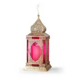 โคมไฟประดับตกแต่งสีทอง ลวดลายฉลุประณีต แผงกระจกสีชมพู ที่วางเทียน สไตล์บ้านไร่แบบเรียบง่าย ใช้ได้ทั้งภายในและภายนอก เหมาะสำหรับเทศกาลต่างๆ - Product Image 1
