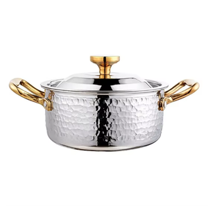 Cacerola de cerámica de calidad confiable con tapa metálica con acabado brillante esmaltado y asas metálicas en tono dorado cálido. - Product Image 2