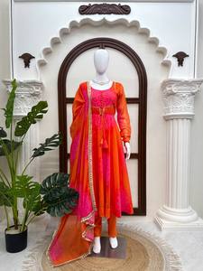 ชุดเดรส Anarkali ดีไซน์หรูหราสำหรับผู้หญิง ผ้าจอร์เจตต์เทียม พิมพ์ลายดิจิทัล พร้อมกางเกงและผ้าคลุมไหล่ - Product Image 6