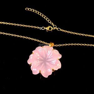 Collar con colgante de flor de calcedonia rosa natural para mujer, colgante floral de cristal de calcedonia tallado a mano, hecho a mano. - Product Image 6