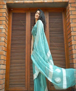ผ้าไหมสีเขียวอ่อนพร้อมขอบสีขาว ชุดอินเดียแบบดั้งเดิมสำหรับผู้หญิง สวมใส่สบายได้ทุกฤดูกาล - Product Image 4