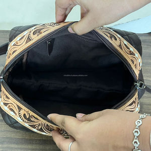 Nuevo diseñador de lujo, mochila acolchada de cuero genuino con herramientas manuales y neceser, conjunto de viaje de estilo occidental para hombres y mujeres - Product Image 5