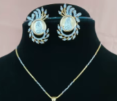 Conjunto de collar con colgante de acabado dorado a la moda con pendientes, hermoso collar con aspecto de piedras AD para ropa de fiesta para mujer - Product Image 2