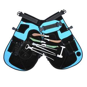 Juego de Herramientas de Herrador para Recorte de Herraduras: Delantal de Seguridad, Cortaúñas, Extractor, Pulidor y 4 Cuchillas para Pezuñas con Extremo de Latón y Mangos de Madera - Product Image 1