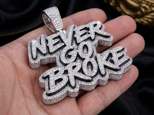 NEVER GO BROKE Colgante de Letra Personalizada de Moissanita VVS1 con Corte Brillante, Plata de Ley 925, Estilo Hip-hop, Amuleto de Alta Visibilidad Unisex - Product Image 4