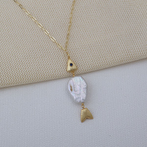 Collar Personalizado Art Deco con Colgante de Cola de Pez Chapado en Oro con Perlas Barrocas, Joyería Inspirada en el Océano, Cuarzo Iolita - Product Image 3