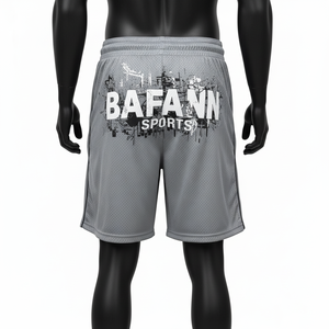 Pantalones cortos deportivos de malla para hombre, color gris claro, con paneles laterales, logotipo personalizado serigrafiado, cintura con cordón ajustable. Pantalones cortos de malla para hombre. - Product Image 3
