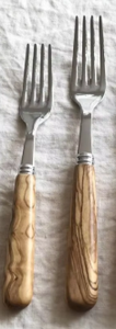 Ensemble de couverts durables en acier inoxydable avec manche en bois traditionnel, finition mate, pour mariage, dîner ou réception - Product Image 1