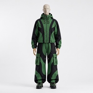 Conjunto Deportivo Personalizado de Dos Piezas con Capucha en Verde y Negro, Chaqueta con Cremallera y Pantalones Jogger Cargo, Unisex - Product Image 6