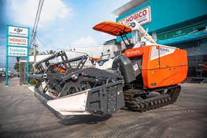 Cosechadora de Alto Rendimiento Kubota DC120X de 120HP con Motor Diésel, Equipo Agrícola Hecho en Tailandia - Product Image 4