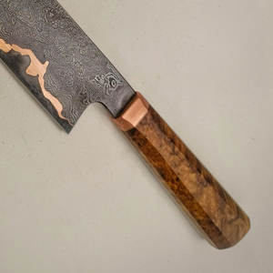 Cuchillo de tomate artesanal de cobre damasco con hoja finamente dentada y mango de madera para un corte limpio y la preparación de alimentos - Product Image 5