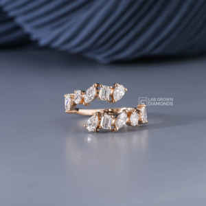 Bague en or jaune 14 carats avec émeraude et moissanite taille marquise, ovale et poire pour femme, luxe, 1,25 carat de poids total, 2,49 grammes, mariage - Product Image 1