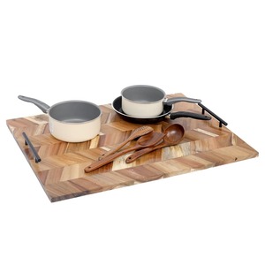 Planche à découper en bois rectangulaire avec poignée pour usage en cuisine - Product Image 1