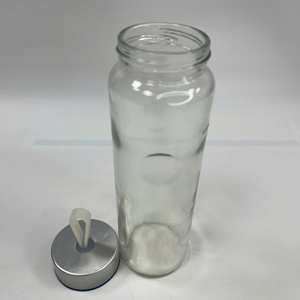 Botella de agua deportiva de vidrio Tapa de plástico PP con tapa protectora de aluminio y correa de silicona a prueba de fugas Fábrica OEM al por mayor - Product Image 1