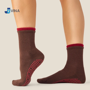 Calcetines de Pilates JZVINA con Logotipo Personalizado, Tejido Jacquard sin Costuras en el Tobillo, 100% Algodón, Color Borgoña, Agarre Bidireccional para Mujer - Product Image 2