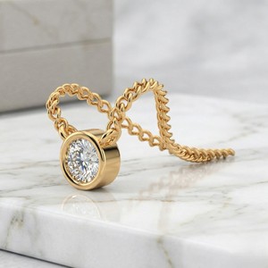 Collier solitaire serti de pierres rondes brillantes de 0,25 carat. - Product Image 2