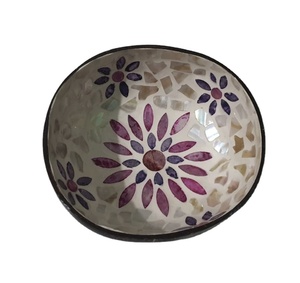 Tazón Ecológico de Cáscara de Coco Hecho a Mano en Vietnam, Plato de Cocina para Servir Frutas, Ensaladas y Arroz, Decoración Rústica para la Mesa del Hogar - Product Image 1