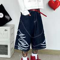 Shorts Bermuda en jean baggy pour homme avec ailes brodées blanches, style streetwear, taille mi-haute, fermeture boutonnée, en toile de coton