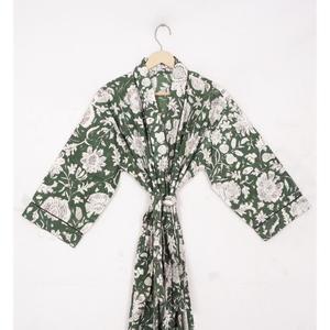 ชุดนอนผู้หญิงลายดอกไม้ฤดูหนาว คอวี ปิดด้วยเชือกผูก แขนสามส่วน ระบายอากาศได้ดี ผ้าฝ้าย 100% ชุดเซ็ต - Product Image 3