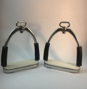 Étriers de sécurité en acier flexibles personnalisés avec matériau en acier inoxydable de la meilleure qualité / Étriers légers pour chevaux à prix abordable - Product Image 4