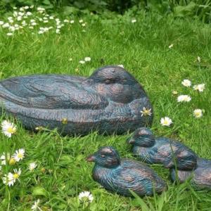 Escultura Decorativa de Pato Familiar para Jardín, Decoración de Jardín al Aire Libre, Estilo Simple, Acabado en Pátina Azul, Pato con Patitos - Product Image 5