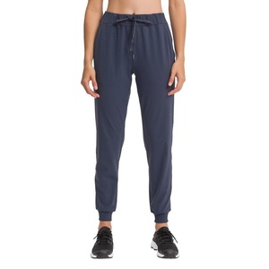 กางเกงวอร์มไนลอนแบบกำหนดเองสำหรับออกกำลังกาย กางเกงจ็อกเกอร์สำหรับผู้หญิง กางเกงโยคะ - Product Image 3