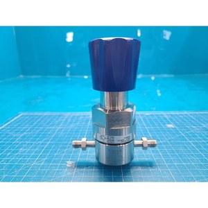 Pressostat haute pureté TKC S4RG1-SW-2B35 S4RG1-SW-2B22, utilisable comme pièce détachée pour équipement semi-conducteur d'époque - Product Image 2