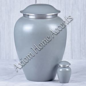 Urna de cremación de aluminio moderna con diseño elegante hecho a mano, recuerdo conmemorativo para seres queridos de Axiom Home Accents - Product Image 6