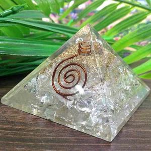 Fournisseur de gros Quartz clair Orgonite Orgone Énergie Pierre précieuse Pyramide Agate naturelle Gravure Produits énergétiques en vrac - Product Image 1