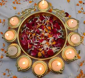 Cuenco Urli de Latón con Diseño de Pavo Real, Hecho a Mano, para Decoración de Puja, Uso en Interiores, Flotante en Agua, Precio de Fábrica - Product Image 1