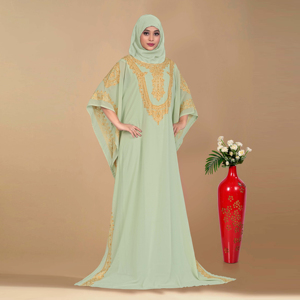 Kaftan modeste en mousseline brodée avec une encolure avant ornée, des bordures latérales détaillées, silhouette drapée longue jusqu'au sol pour les occasions de l'Aïd - Product Image 3