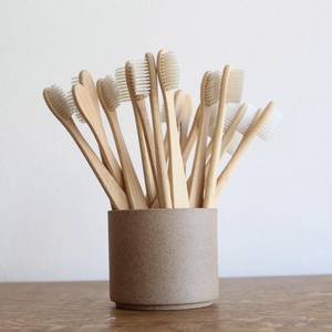 Brosse à dents en bambou avec logo personnalisé pour cadeaux d'entreprise en gros à prix compétitif - Product Image 1