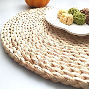 Napperon en jacinthe d'eau tissé à la main Tapis de table en fibre végétale naturelle tissée Idéal pour la salle à manger du Vietnam - Product Image 5