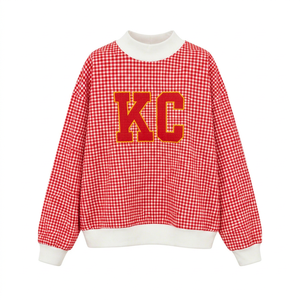 เสื้อสเวตเตอร์คอกลมลายตารางสีแดงปักตัวอักษร KC ผู้หญิงลำลองแขนยาวสวมใส่ในฤดูใบไม้ร่วง - Product Image 1