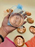 Hermoso Set Religioso Jaipurios Lakshmi Charan Paduka de 3 Pulgadas, de Cobre, con Troquelado e Impresión, Regalo de Diwali