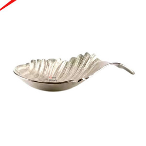 Nouvelle coupelle décorative à motif feuille, finition noire et dorée, pour un look moderne et élégant de décoration intérieure. - Product Image 2