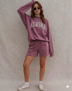 Conjunto de Top de Cuello Alto y Pantalones Cortos para Mujer, Corte Holgado y Cómodo, Ropa de Uso Diario, Colección Premium - Product Image 1