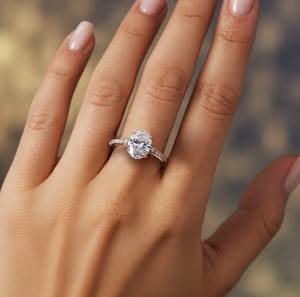 แหวนหมั้นและแหวนประดับเพชรโมอิสซาไนต์ทรงรี 3 กะรัต ชุบทอง 18K เงินสเตอร์ลิง ดีไซน์หรูหรา ประดับด้วยหนามเตย - Product Image 1