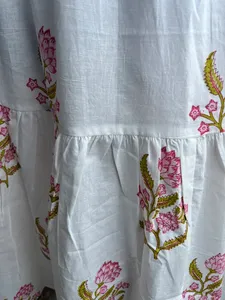 Vestido largo de algodón estampado a mano, 100% algodón, con bordado floral, cuello cuadrado, túnica india, vestido maxi de verano para mujer, hecho a mano. - Product Image 4