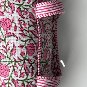 Floral Print Quilted <b>Duffel</b> <b>Bag</b> Pink White Stripe Handle Large Capacity Travel Weekender Shoulder Duffle <b>Bag</b> - Product Image 2