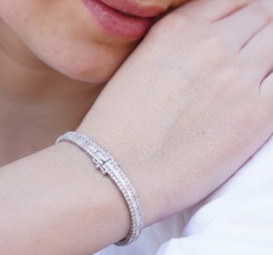 Brazalete de Diamantes Cultivados en Laboratorio con Corte Baguette en Oro de 14K y 18K, Joyería Fina Elegante y de Lujo para Mujer, Diseño Moderno - Product Image 1